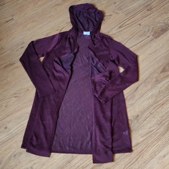 h.i.p. Sweaters - EUC Maroon lightweight hooded flowy cardigan